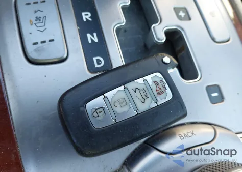 2012 Hyundai Genesis 4.6 z USA, uszkodzony, nr VIN KMHGC4DF5CU193038